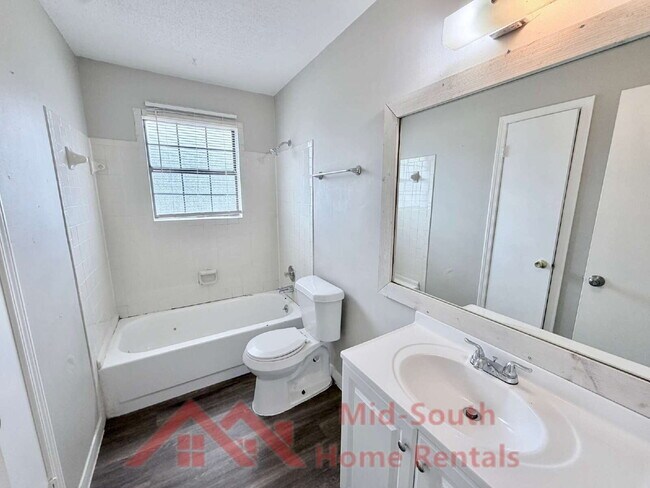 Building Photo - 2587 Wellons Ave