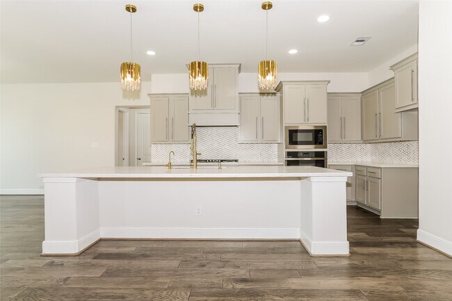 Building Photo - 30627 S Creek Way