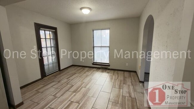 Building Photo - Beautiful Split Level Home w/ 4 Bedroom an...