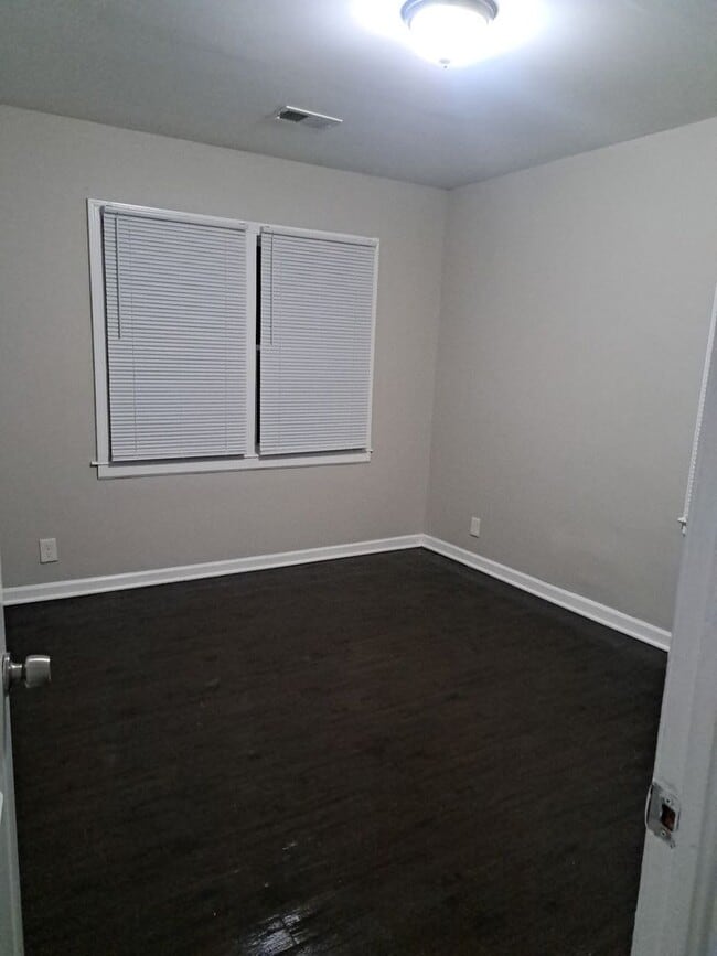 Building Photo - MOVE IN SPECIAL 1/2 OFF 1st MONTHS RENT
