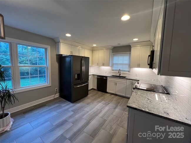 Building Photo - 5908 Amity Pl