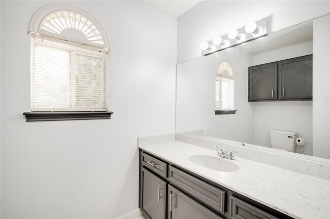 Building Photo - 1917 Windy Park Dr