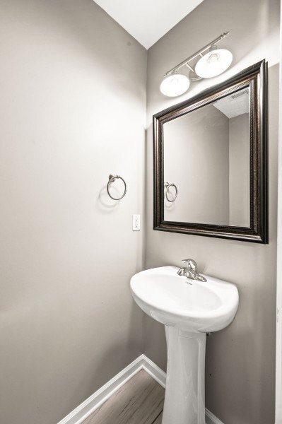 Building Photo - 7213 Rosemary Ct