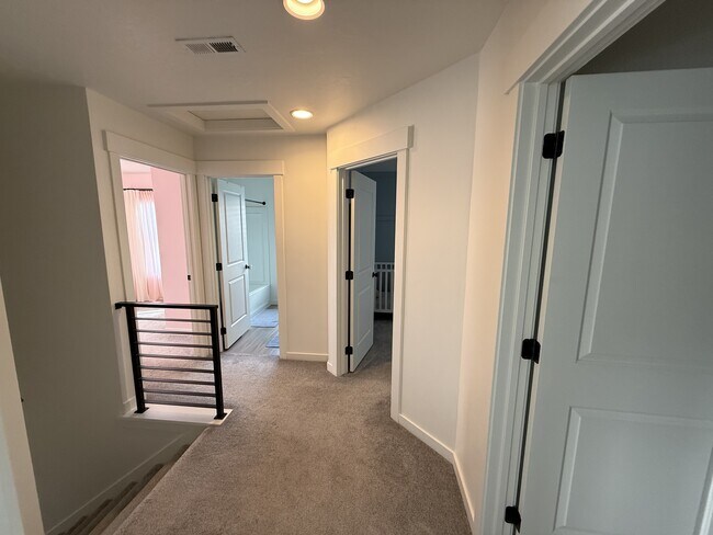 Building Photo - 9277 N Scenic Mountain Dr