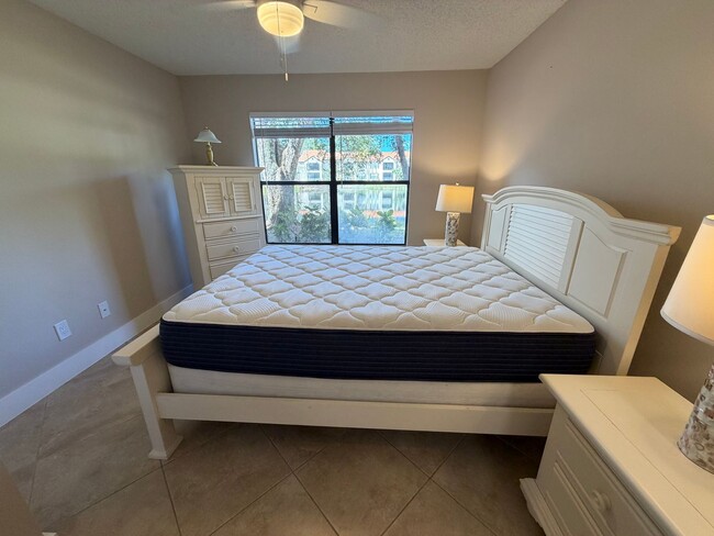 Building Photo - ANNUAL RENTAL - FURNISHED 1 BED / 1 BATH AT OASIS