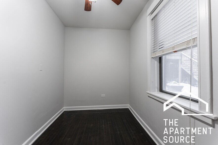 Building Photo - 1530 N Greenview Ave