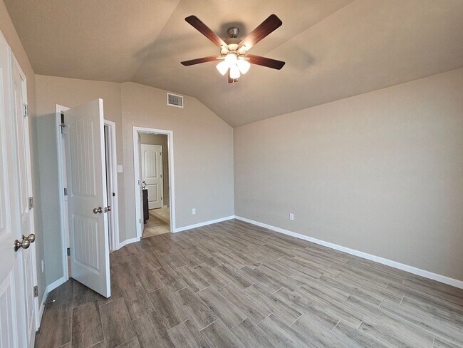 Building Photo - RENT REDUCTION - AVAILABLE NOW!