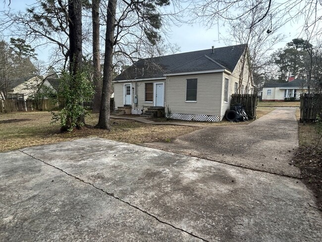 Building Photo - Charming 2-Bedroom Home in Lufkin, TX – Yo...