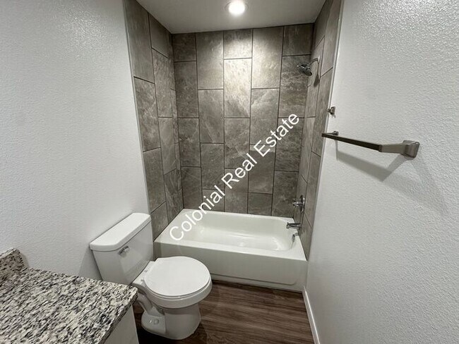 Building Photo - Spacious and updated 2 bedroom 2 bathroom apartment for rent. Central heat and air, granite count...