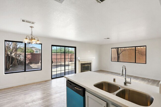 Building Photo - 3 Bed, 2.5 Bath Henderson Beauty