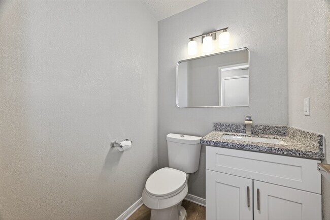 Building Photo - 21215 Park Bluff Dr