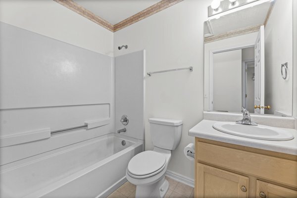 Building Photo - 1199 Dunrobin Ct S