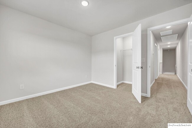 Building Photo - TOWNHOME LOCATED IN NORTHEAST COLUMBIA