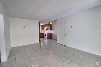 Building Photo - 807 E Cottonwood Rd