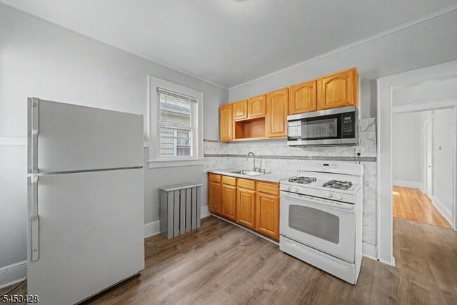 Building Photo - 1329 Alina St