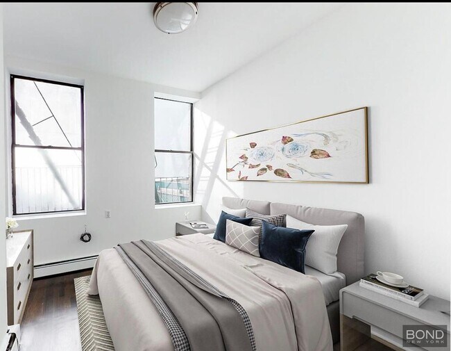 Building Photo - 957 Second Avenue