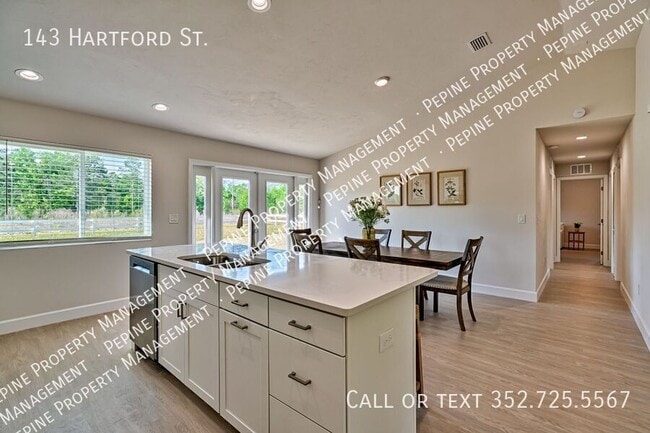 Building Photo - 143 Hartford St