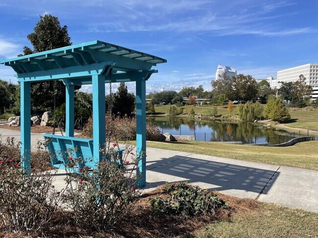 Building Photo - Affordable 1/1 next to Cascades Park!