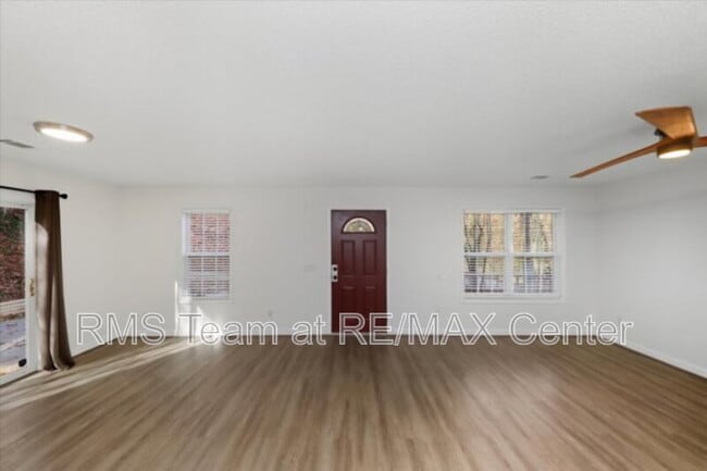 Building Photo - 2515 Lakeview Trail