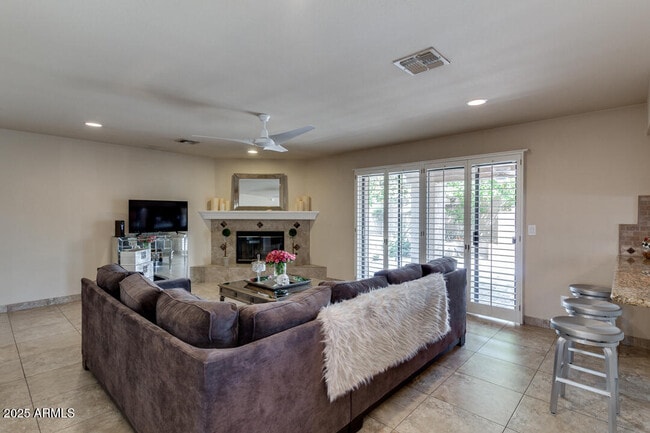 Building Photo - 6768 E Grandview Dr