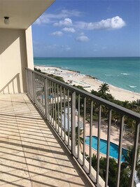 Building Photo - 2625 Collins Ave