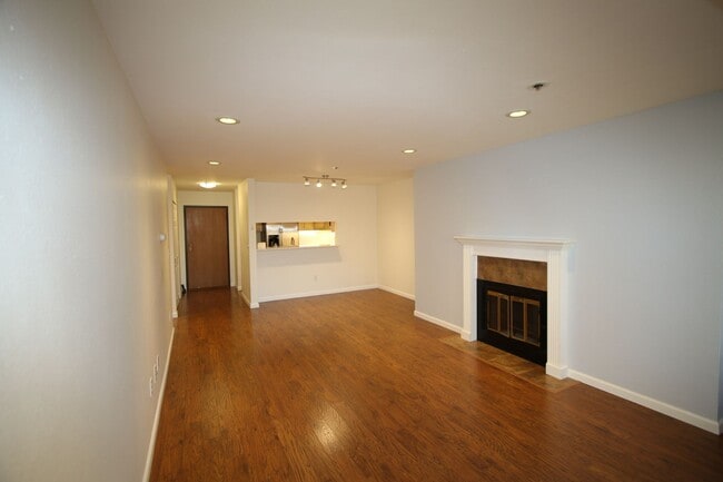 Building Photo - 600 W 76th Ave