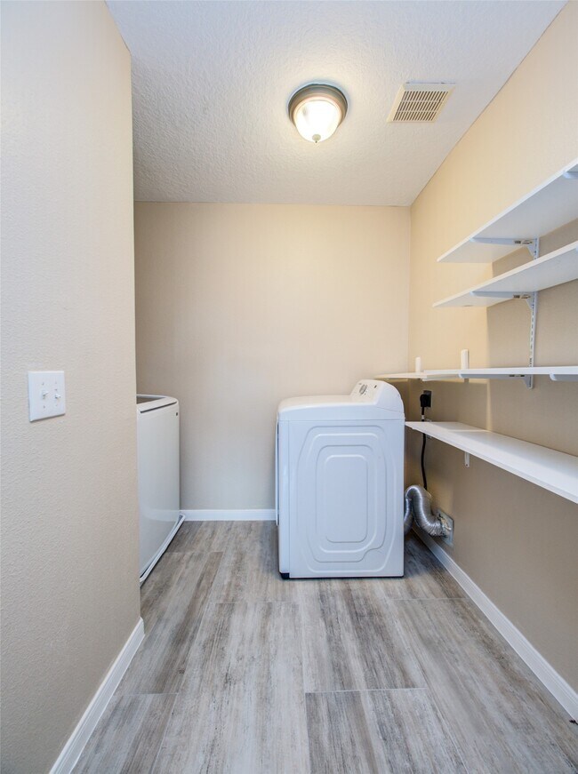 Building Photo - 419 Thorpe Springs Dr