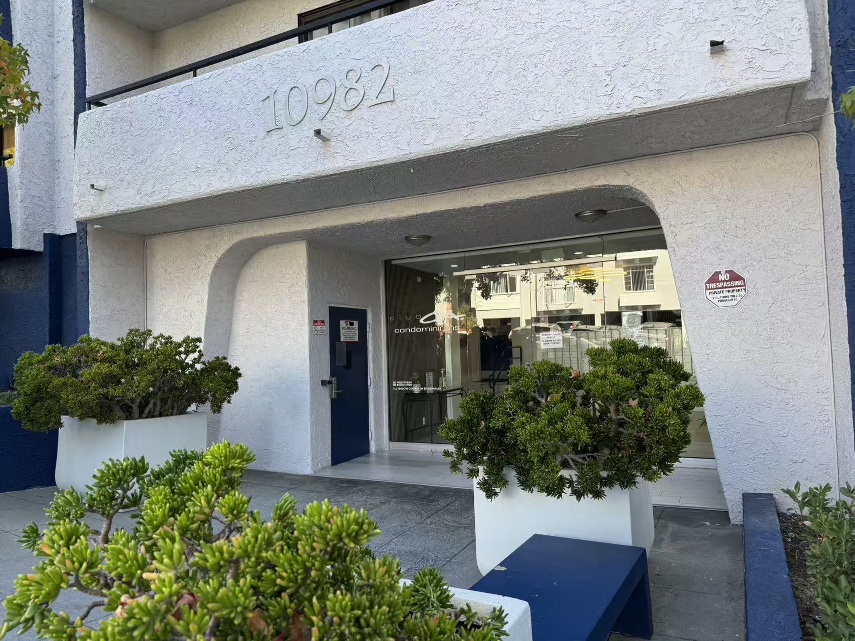 Building Photo - 10982 Roebling Ave