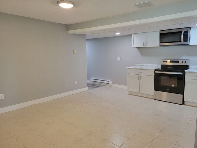 Building Photo - 842 3rd St