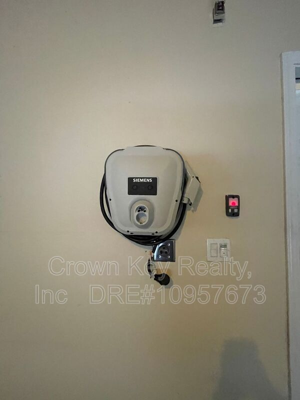 Building Photo - 611 W Strauss Dr