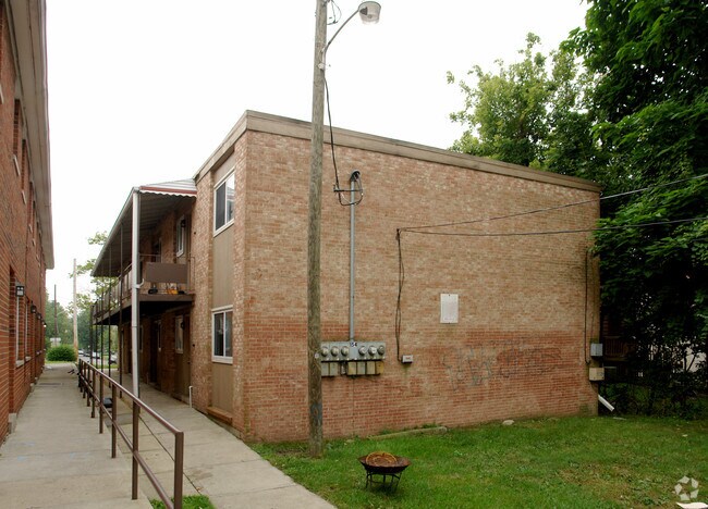 Building Photo - 154 E Norwich Ave