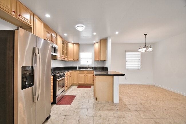 Building Photo - Spacious 4 Bedroom Home with A/C