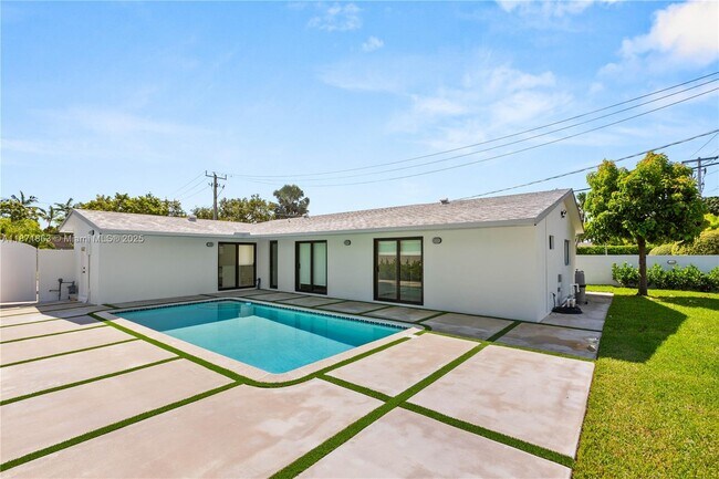 Building Photo - 6010 SW 108th Pl