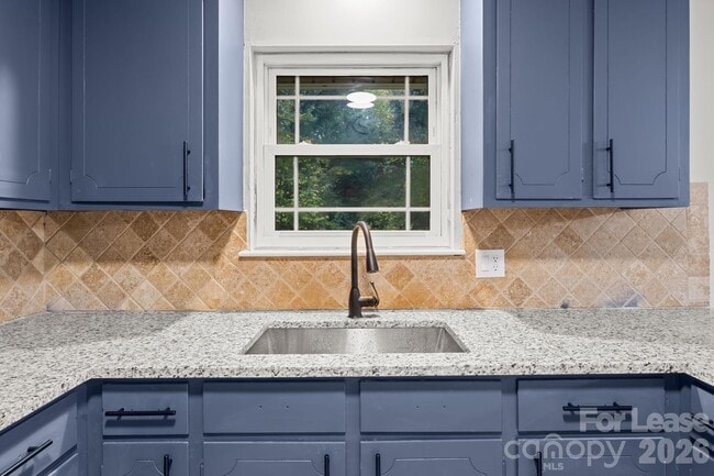 Building Photo - 5300 Hickory Ln