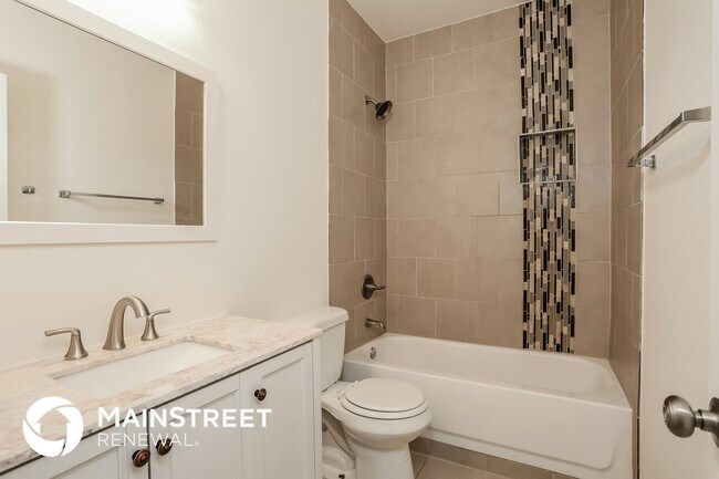 Building Photo - 14908 Oakwood Ln