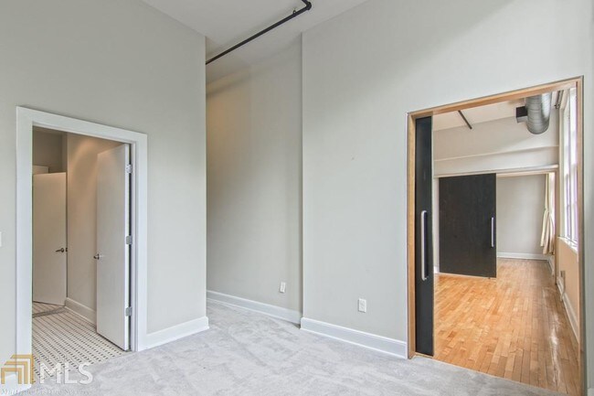 Building Photo - 978 North Avenue NE