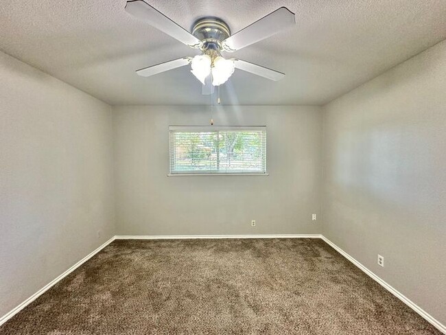 Building Photo - Beautiful 4 Bedroom 2 Bathroom home in Tyler!