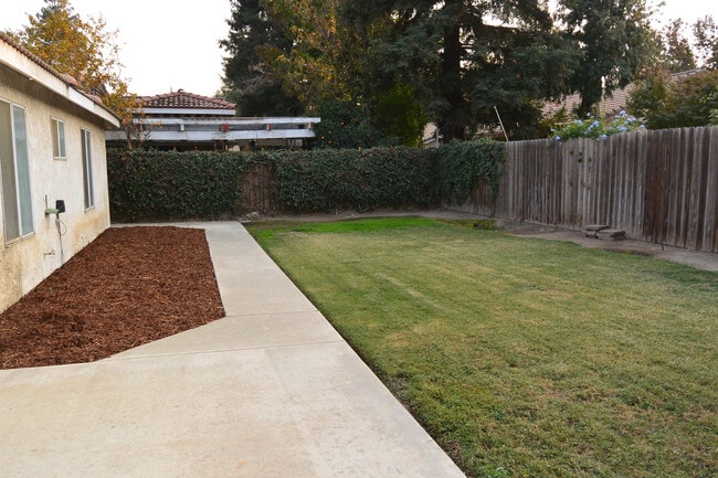 Building Photo - 1035 S Tracy St