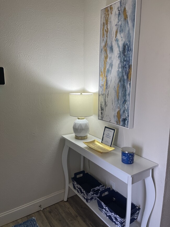 Building Photo - 2516 Oak Hill Dr