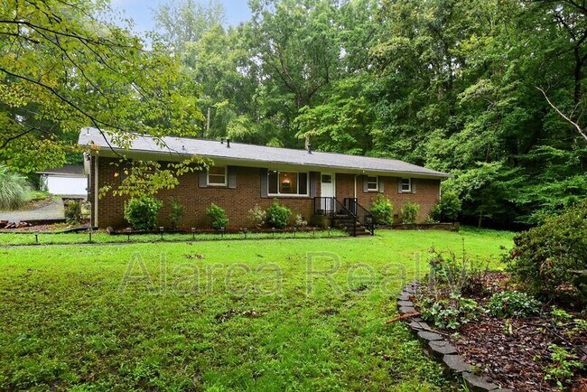 Building Photo - 409 Robinson Ave