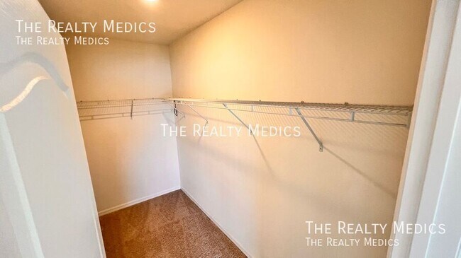 Building Photo - 522 Armoyan Wy