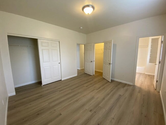 Building Photo - 660 Callahan Dr