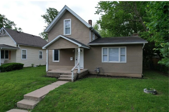 Building Photo - 1109 Adams St