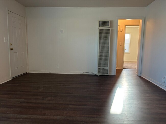 Building Photo - Central North home with big backyard, dual pane windows & more!