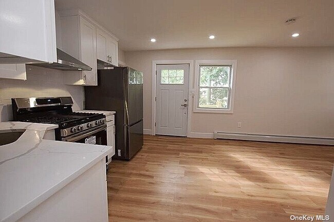 Building Photo - 74 Davis St