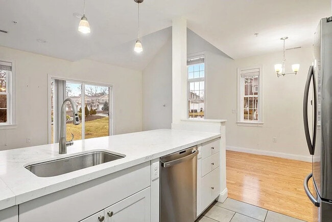 Building Photo - 70 Endicott St