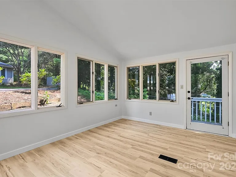 Building Photo - 71 Hollybrook Dr