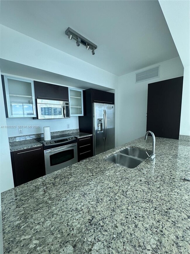 Building Photo - 951 Brickell Ave