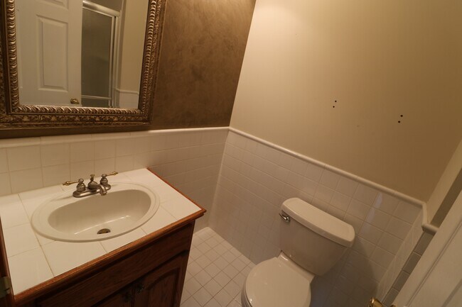 Building Photo - 14495 Vauxhall Dr