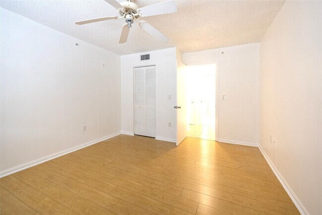 Building Photo - 4808 N State Rd 7